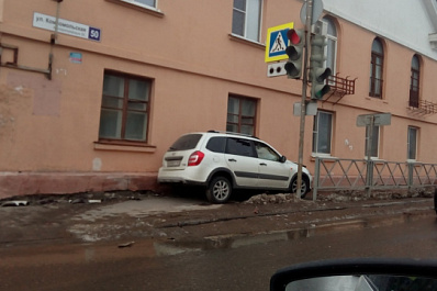 В Тольятти стокнулись "Калина" и Hyundai, пострадали две женщины и ребенок