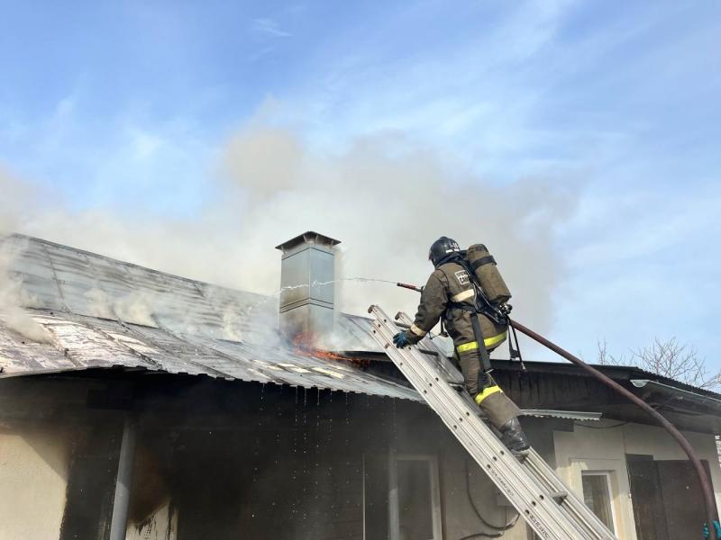 Утром 2 апреля в Кинеле вспыхнул частный дом на 100 "квадратах"