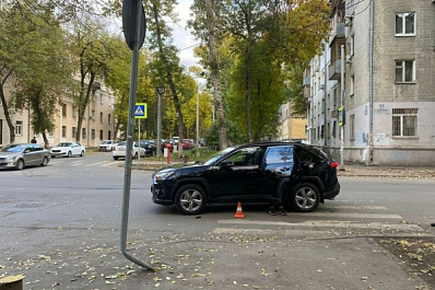 В Самаре водитель Toyota RAV4 сбил 17-летнего парня на электросамокате