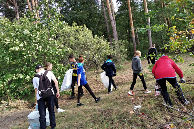 В Приволжском районе очистили берега Волги от мусора 