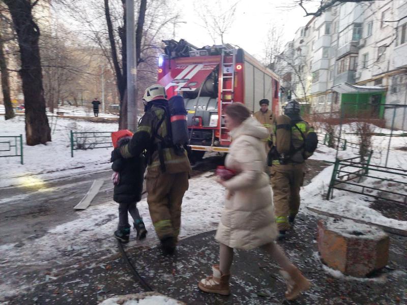 В Самаре горит квартира в многоэтажке на проспекте Кирова