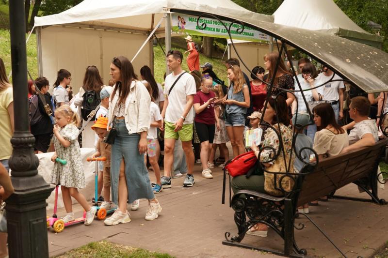 Растить цветы жизни: как в Самарской области отмечали Международный день защиты детей