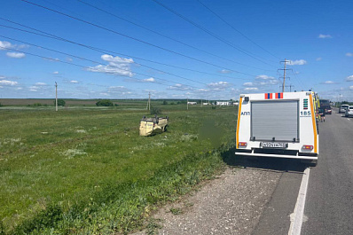 На трассе в Самарской области погиб водитель перевернувшегося грузовика
