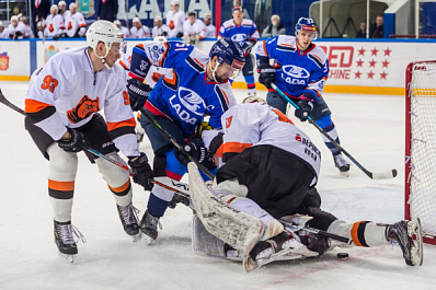 Хоккеисты тольяттинской "Лады" в домашнем матче уступили "Молоту-Прикамье"