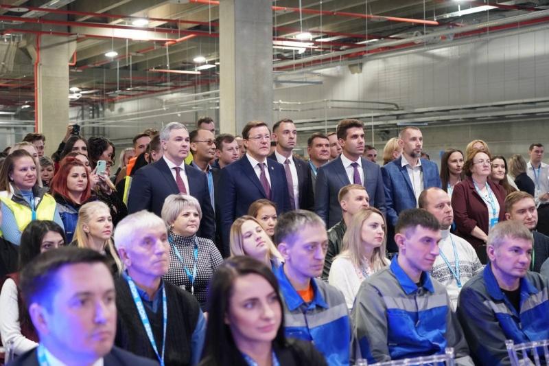 Губернатор Дмитрий Азаров открыл в Чапаевске крупнейший в Поволжье логистический центр маркетплейса Ozon