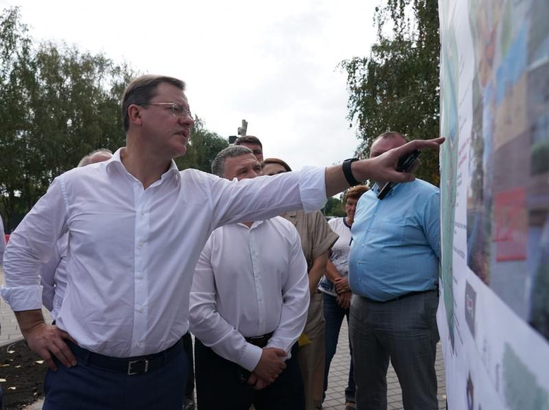 Дмитрий Азаров проверил ход работ по благоустройству парка "Молодежный" в Самаре