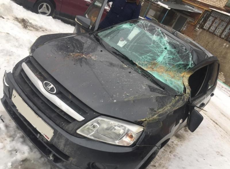 В Самаре мужчина на Гранте врезался в газопровод и сбежал