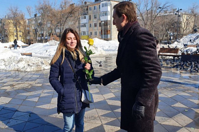 Женщины Самарской области получили подарки от губернатора к 8 Марта