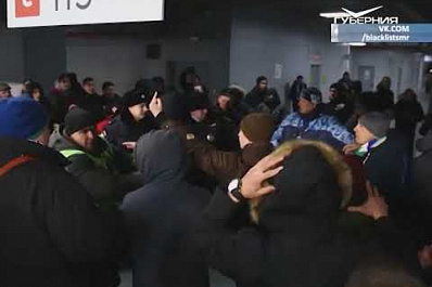 Футбольные фанаты устроили разборки во время матча "Крылья Советов" - "Рубин"