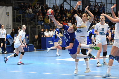 Гандбольная "Лада" спаслась на последних секундах в домашнем матче с ЦСКА 