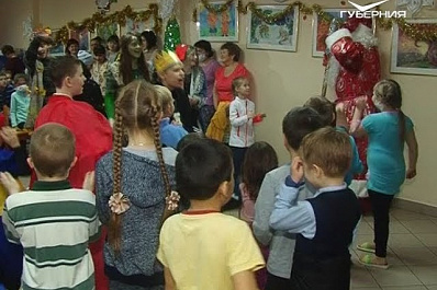 В больнице им. Середавина для маленьких пациентов устроили новогоднюю елку