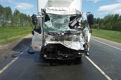 В Самарской области грузовик протаранил автобус