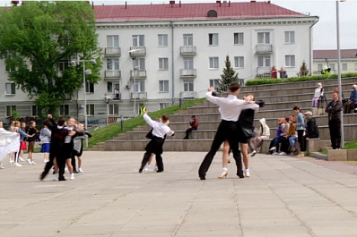 В Самаре танцоры записали видеовизитку в рамках международной акции "Вальс Победы"