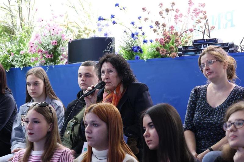 Самарская область и ДНР находятся в братском содружестве: Дмитрий Азаров обсудил дальнейшую работу с делегацией из Снежного на выставке "Россия"