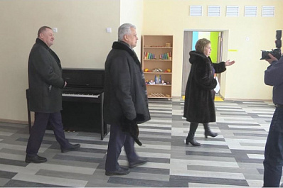 Депутат Госдумы проверил, как строят детский сад в Волжском районе  