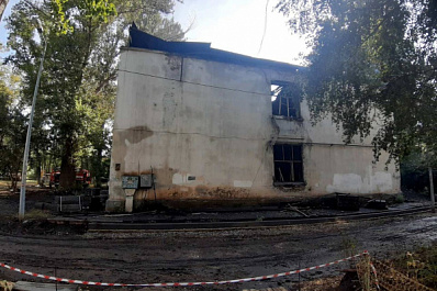 В Самаре в горящем двухэтажном доме на Чернореченской обрушилась кровля