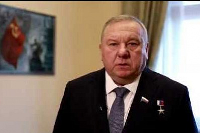 Председатель комитета Госдумы РФ по обороне Владимир Шаманов поздравил россиян с Днем Победы