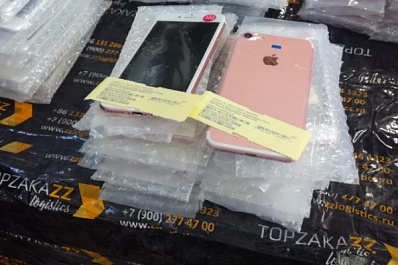 Самарские таможенники задержали фуру со 168 поддельными iPhone