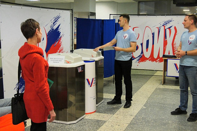 Эксперт пояснил, что будет, если избиратель задержался на участке после 20:00