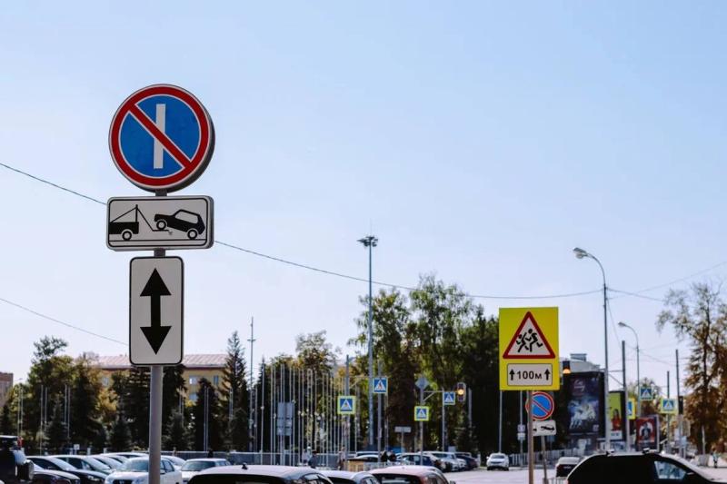С начала 2026 года в России обновят дорожные знаки