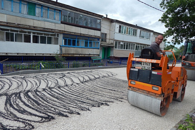 В Большеглушицком районе дворы становятся краше 