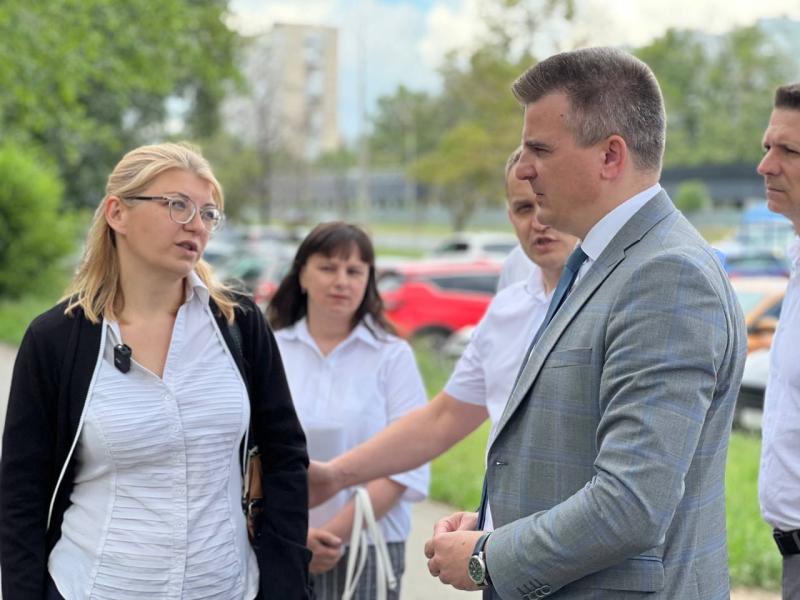 Благоустройство - на особом контроле: вице-губернатор Самарской области Вячеслав Романов провел выездной личный приём в Тольятти 