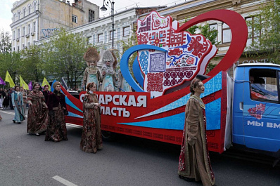 Народные традиции: жители Безенчукского района знакомятся с костюмами российских губерний 