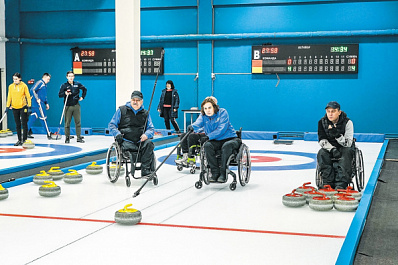 В самарском Дворце спорта завершается чемпионат России по керлингу на колясках