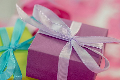 Одежда, бокалы, сертификаты и еще 20+ вещей: самарцы назвали самые бесполезные подарки в день рождения 