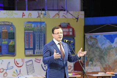 Дмитрий Азаров поздравил жителей Самарской области с Днем учителя