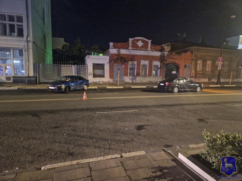 В нацпарке "Самарская Лука" 53-летняя женщина на Kia врезалась в дерево