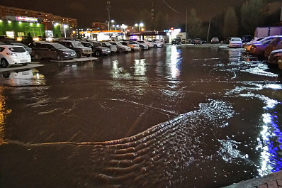В Самаре на Московском шоссе прорвало трубу