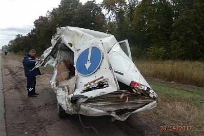 На трассе М-5 фура врезалась в Газель и придавила дорожного рабочего