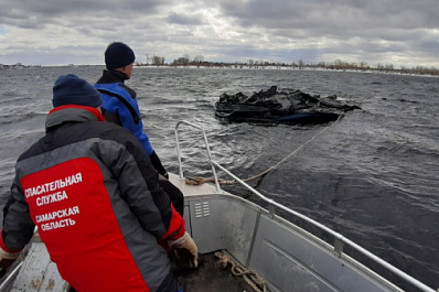 В Самарcкой области спасли 12 человек с перевернувшегося судна на воздушной подушке