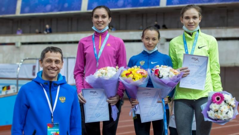 Бегуньи из Самары и Тольятти заняли все места на пьедестале всероссийских соревнований