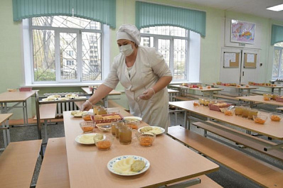 В российских школах бюджет на горячее питание увеличат на 4 миллиарда рублей