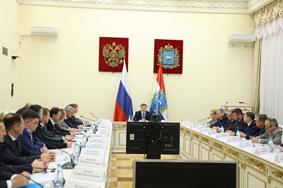 Дмитрий Азаров провел встречу с руководителями промышленных предприятий региона