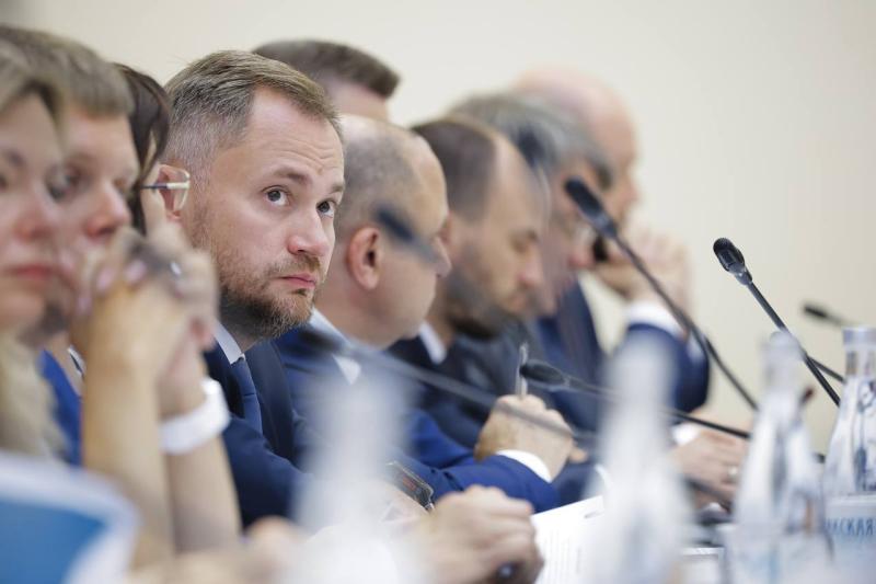 Оперативное совещание Федорищева: школы, поддержка бойцов СВО и обращения жителей