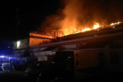 В Самаре 4 часа тушили пожар в административном здании на улице Чернореченской