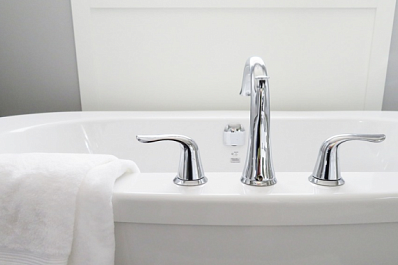 Не дольше 10 минут: эксперт рассказала, как правильно принимать ванну в холода