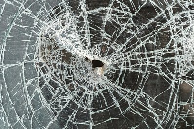 Самарец обнаружил на своем автомобиле следы от выстрелов