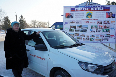 Дмитрий Азаров передал новые автомобили для Нефтегорского района   