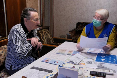 Помощь по дому, покупки и организация вакцинации от COVID-19: как соцработники заботятся о пожилых