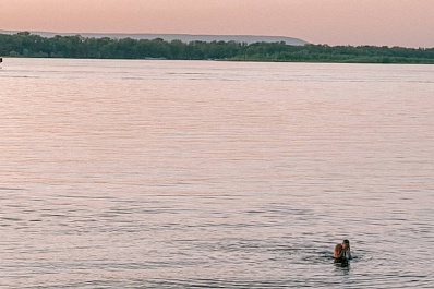 "Вопреки погоде и здравому смыслу": в Самаре начали купаться в Волге