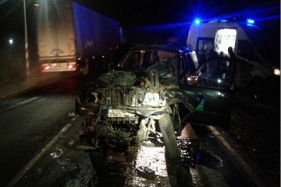 В Самарской области внедорожник смяло от удара с большегрузом