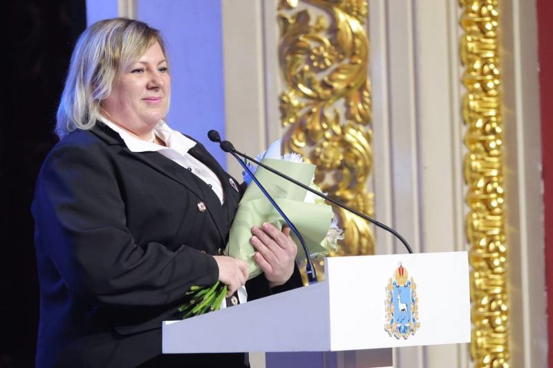 Вячеслав Федорищев наградил заслуженных жительниц Самарской области по случаю Международного женского дня