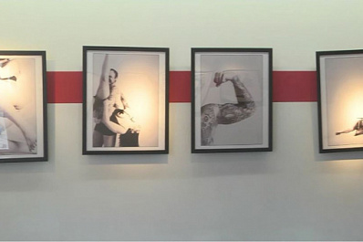 О стандартах, которые влияют на людей: в Самаре открылась фотовыставка "Тело - мой дом" (18+)