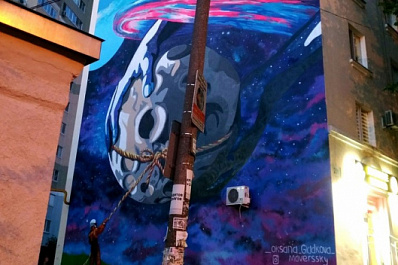 "Борьба" за Луну: самарская художница раскрыла секреты нового мурала