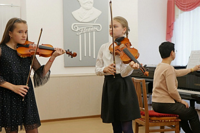 Самарские нефтепереработчики подарили новые инструменты детской музыкальной школе