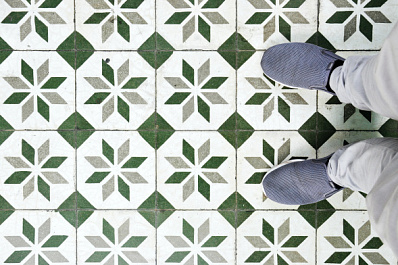 Стало известно, сколько в Самаре может зарабатывать плиточник